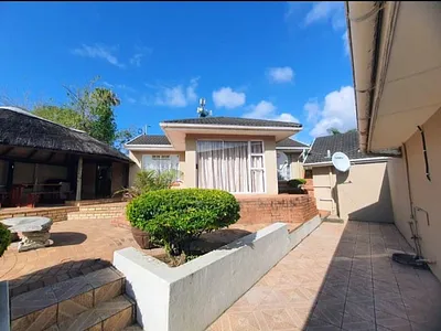 2 Bedroom Apartment To Rent in East London - Ue06.webp