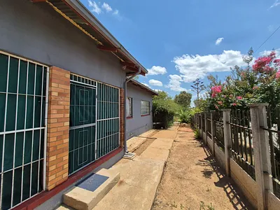 3 Bedroom House For Sale in Vredefort - img