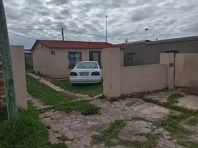 2 Bedroom House For Sale in Uitenhage - img