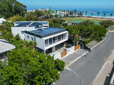 3 Bedroom House For Sale in Cape Town - JzQv.webp
