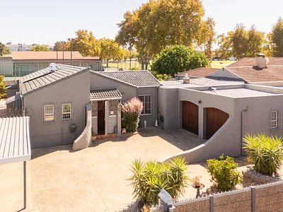 3 Bedroom House For Sale in Brackenfell - sz4M.webp