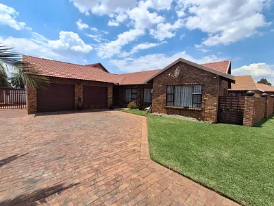 3 Bedroom Townhouse For Sale in Nigel - img