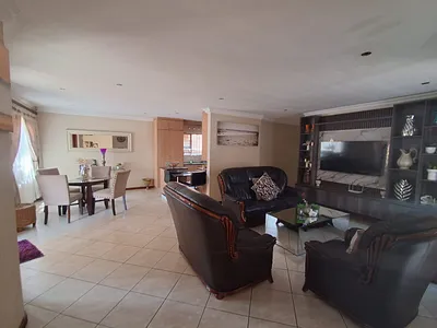 3 Bedroom Townhouse For Sale in Nigel - KY0f.webp