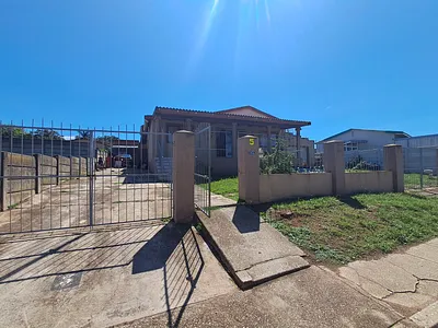3 Bedroom House For Sale in Uitenhage - img