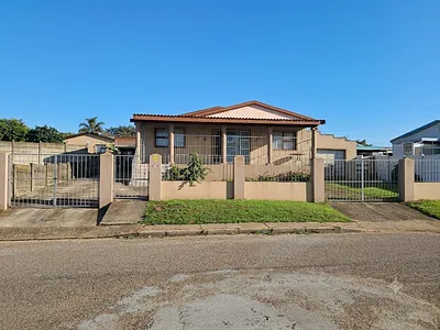 3 Bedroom House For Sale in Uitenhage - c1dY.webp