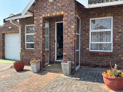 2 Bedroom Townhouse For Sale in Port Elizabeth - img