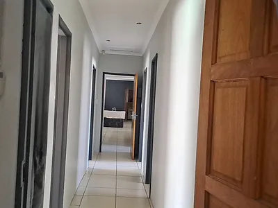 4 Bedroom House For Sale in Springs - img
