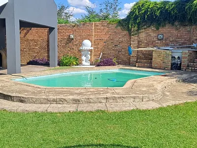 4 Bedroom House For Sale in Springs - oE7E.webp