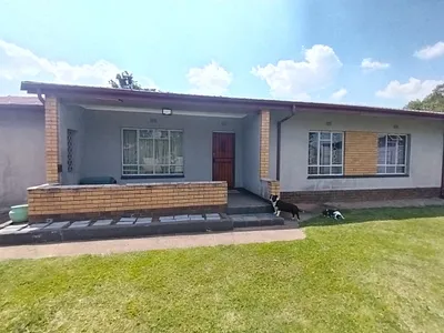 3 Bedroom House For Sale in Bo-dorp, Rustenburg - qD9a.webp