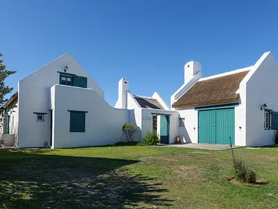 4 Bedroom House For Sale in Struisbaai - UP2r.webp