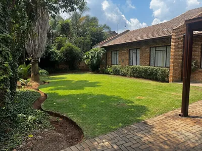 4 Bedroom House To Rent in Middelburg - img