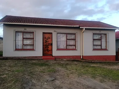 3 Bedroom House For Sale in East London - MzTk.webp