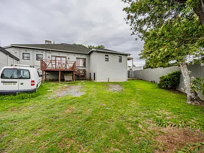 3 Bedroom House For Sale in East London - lvPv.webp