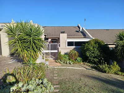 3 Bedroom Townhouse For Sale in Bellville - WwbE.webp