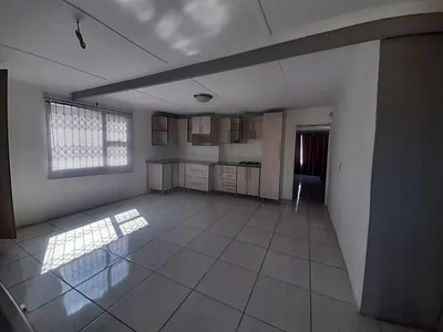 2 Bedroom House For Sale in East London - zsuN.webp
