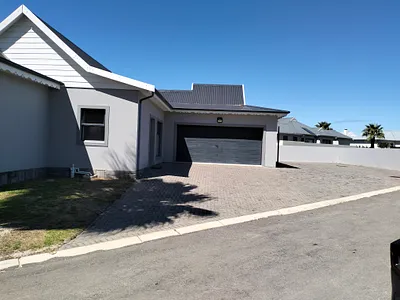 3 Bedroom House To Rent in Jeffreys Bay - h5L8.webp