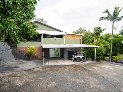 3 Bedroom House For Sale in Amanzimtoti - s9Km.webp