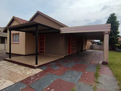4 Bedroom House For Sale in Rustenburg - 4oB9.webp