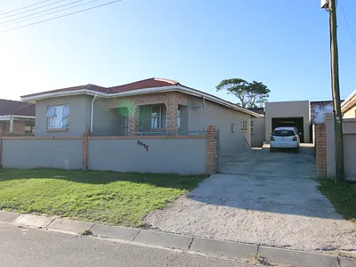 5 Bedroom House For Sale in East London - img