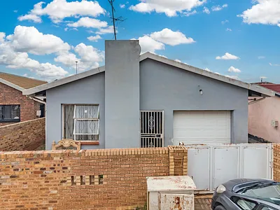 3 Bedroom House For Sale in Soweto - ERCL.webp