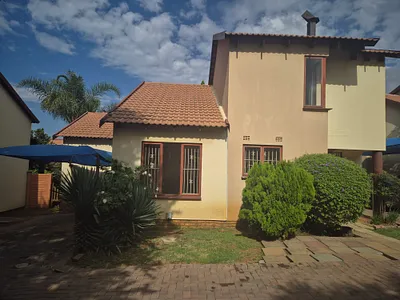 3 Bedroom Townhouse For Sale in Johannesburg - 81bk.webp
