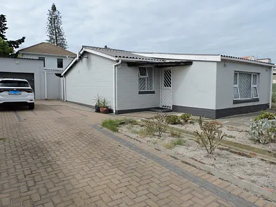 4 Bedroom House For Sale in Cape Town - lRPQ.webp