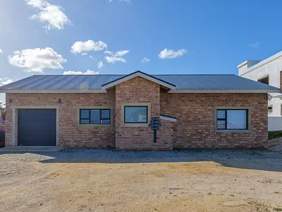 2 Bedroom House For Sale in Struisbaai - R6LA.webp