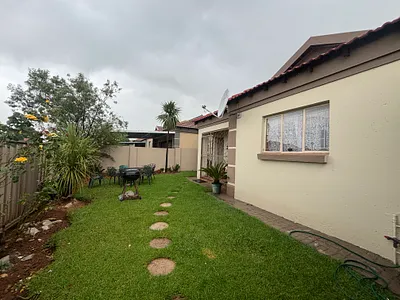 3 Bedroom Townhouse For Sale in Witbank - img