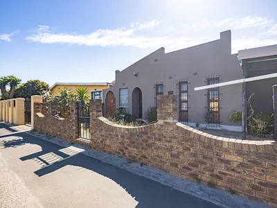 3 Bedroom House For Sale in Parow - hyxo.webp