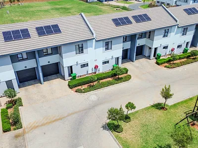 3 Bedroom Townhouse For Sale in Centurion - vuFL.webp