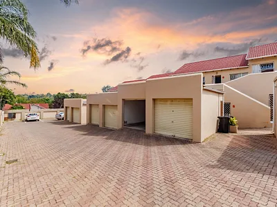 2 Bedroom Apartment For Sale in Midrand - UfYt.webp