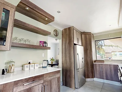 6 Bedroom House For Sale in Germiston - voMp.webp