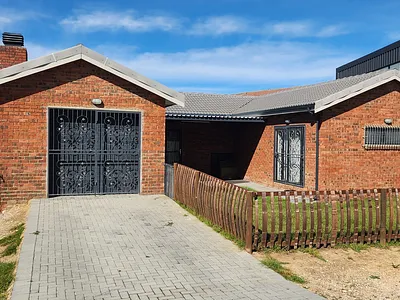 3 Bedroom House For Sale in Struisbaai - 7YdS.webp