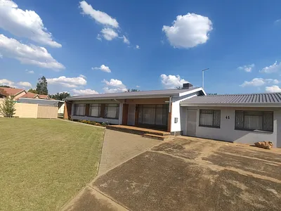 4 Bedroom House For Sale in Nigel - ZW3r.webp