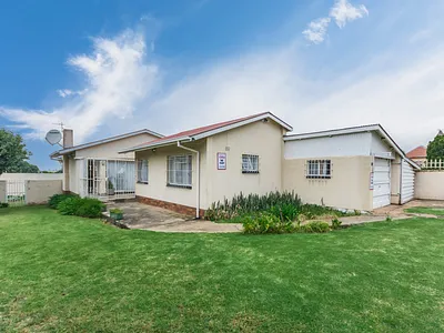 3 Bedroom House For Sale in Johannesburg - TY65.webp