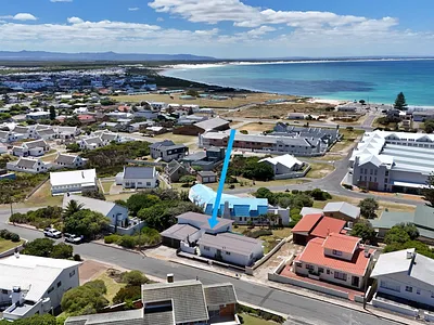 4 Bedroom House For Sale in Struisbaai - 1Aga.webp