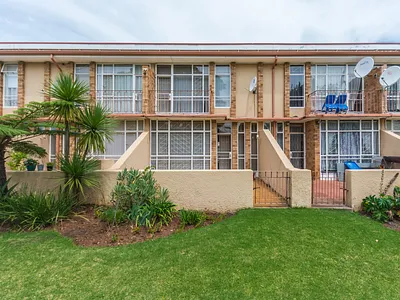 3 Bedroom Townhouse For Sale in Krugersdorp - QErb.webp