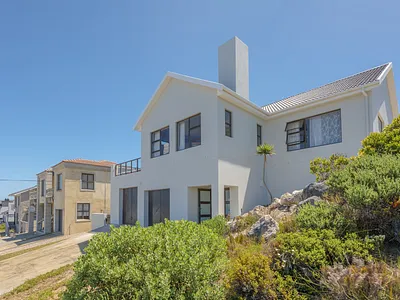 4 Bedroom House For Sale in Struisbaai - mnls.webp