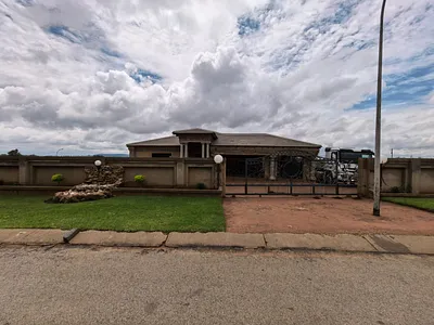 5 Bedroom House For Sale in Parys - img