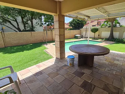 5 Bedroom House To Rent in Edenvale - 62aS.webp