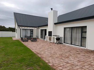 4 Bedroom House To Rent in St Francis Bay - fYWN.webp