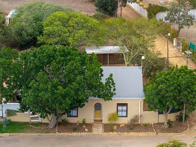 2 Bedroom House For Sale in Napier - tMTl.webp