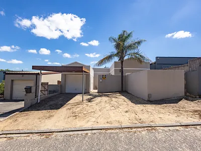 3 Bedroom House For Sale in Kuils River - 60s9.webp