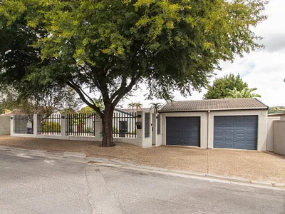 4 Bedroom House For Sale in Bellville - RPBa.webp