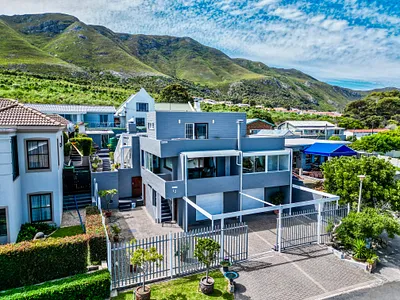 4 Bedroom House For Sale in Hermanus - J10q.webp
