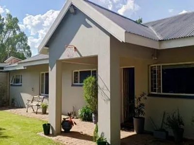 4 Bedroom House For Sale in Meyerton - Vm2K.webp