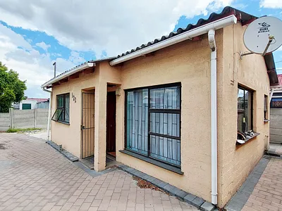 4 Bedroom House For Sale in Eersterivier - 4sut.webp