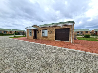 2 Bedroom Townhouse For Sale in Jeffreys Bay - img