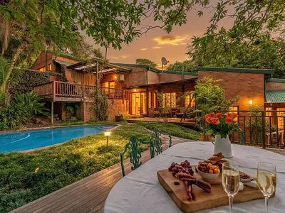 5 Bedroom House For Sale in Durban - 4wXN.webp