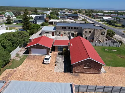 3 Bedroom House For Sale in Struisbaai - XLux.webp